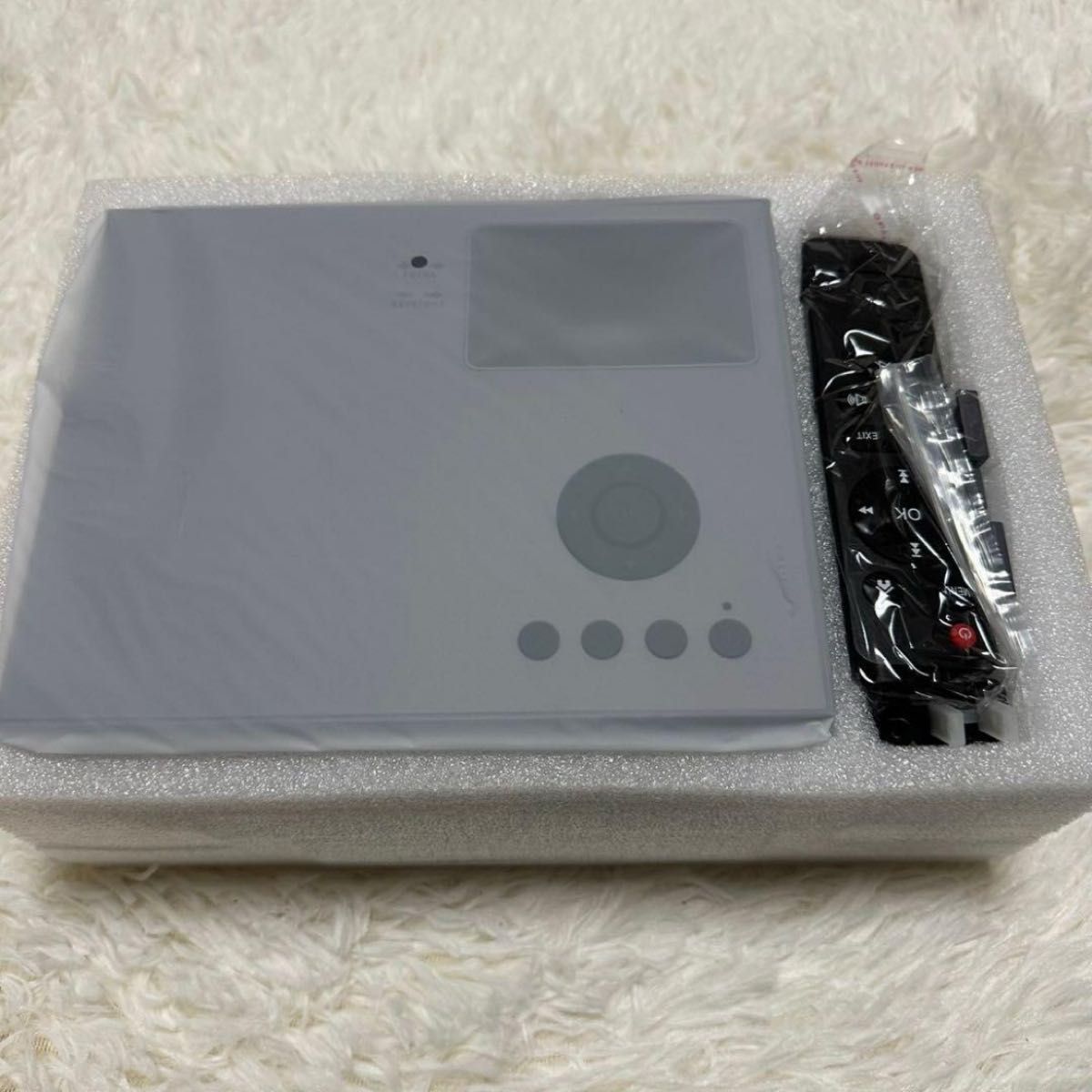 OWNKNEW プロジェクター本体 リモコン付き 4K対応 家庭用 OWNKNEW プロジェクター本体 リモコン付き 4K対応 家庭用