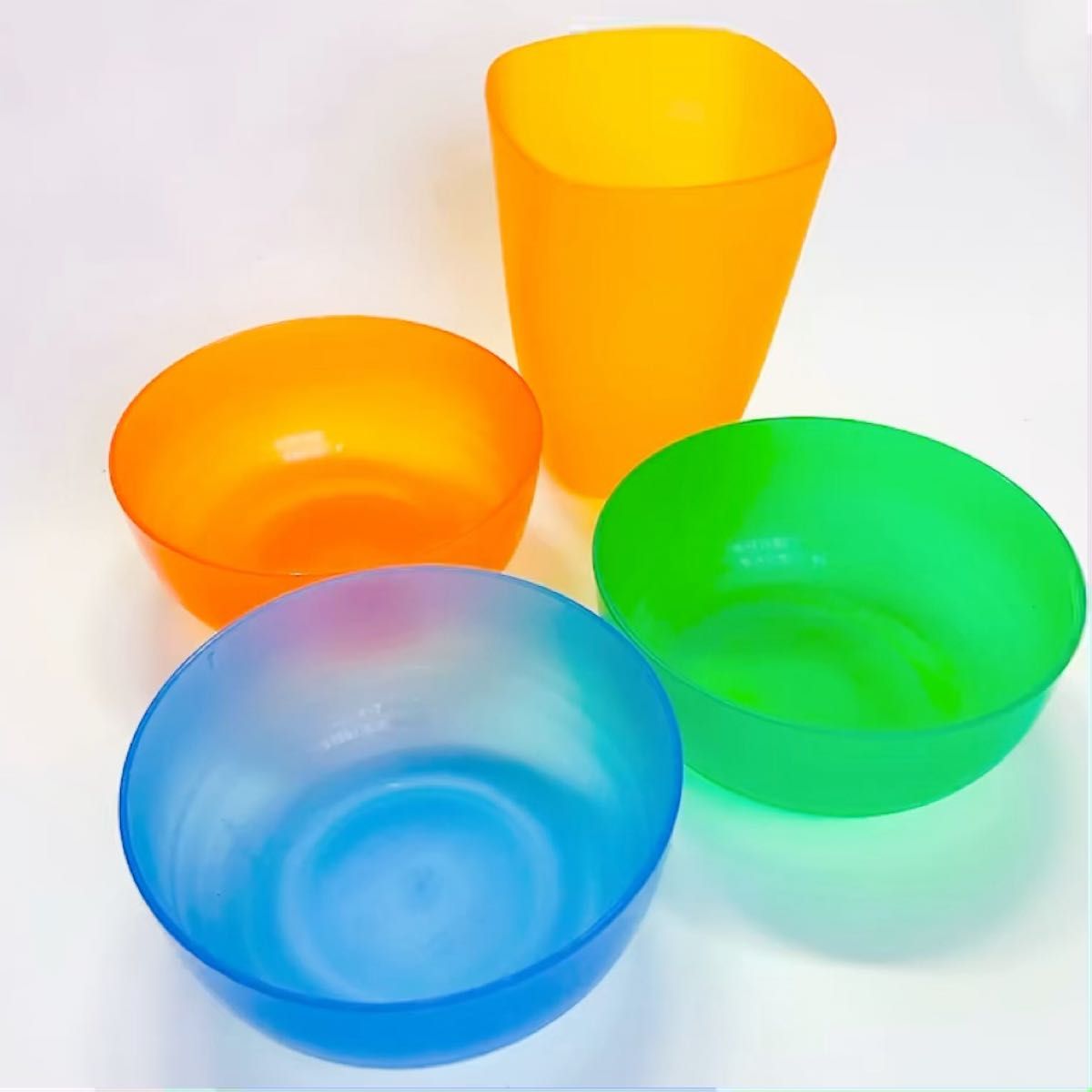 アメリカ インポート カラフル 食器 4点 プラスチック コップ カップ ボウル パーティー デコレーション お皿 アウトドア