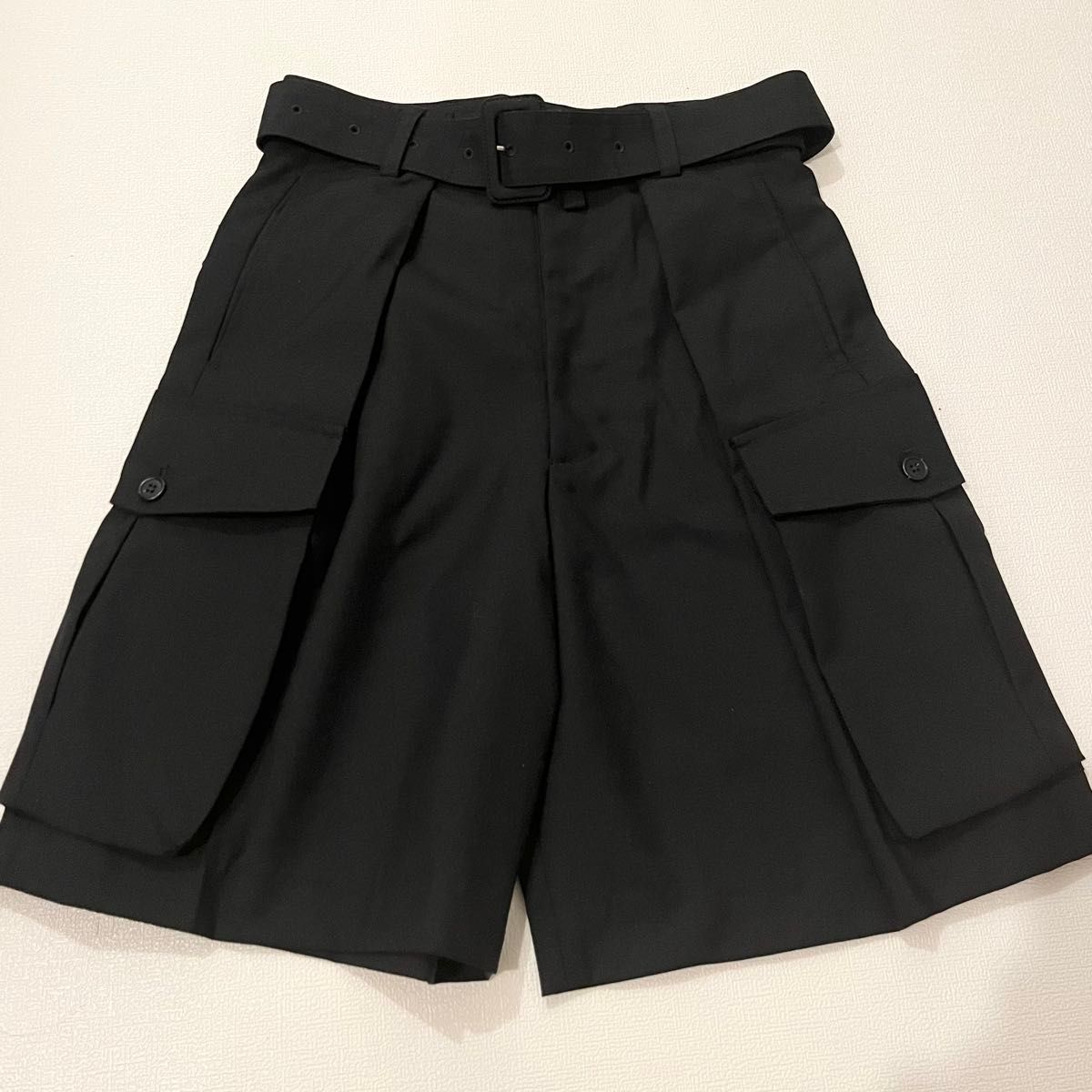 新品同様 DRIES VAN NOTEN ベルトウールショートパンツ 44 新品】DRIES VAN NOTEN ベルトウール ショートパンツ 44 黒