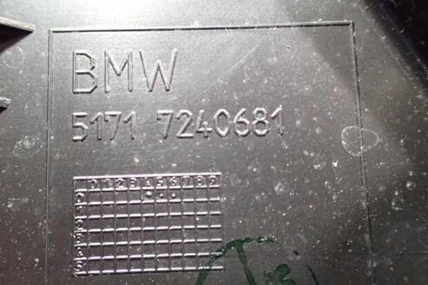 平成27年 BMW 116i 1A16 F20 純正 エンジンルームカバー 右側 中古 即決の画像4