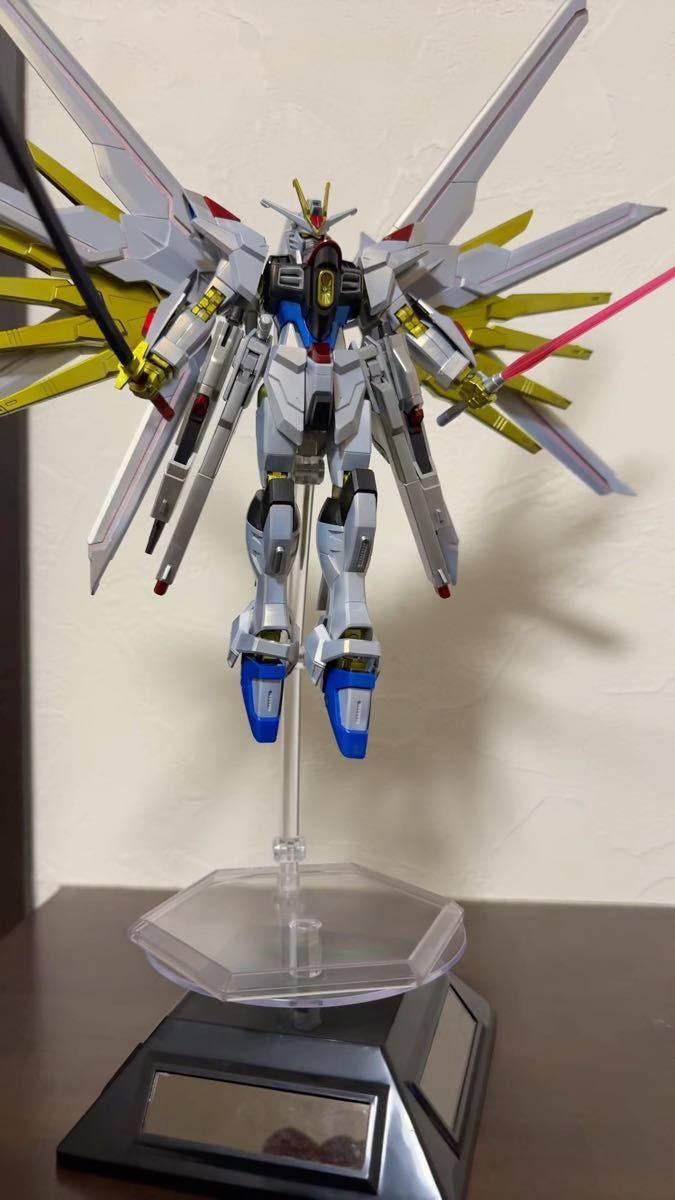 HG 1/144 マイティーストライクフリーダムガンダム 塗装完成品