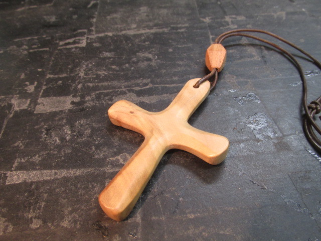 白檀十字架ペンダント：ｂ　香木 木製 最高の