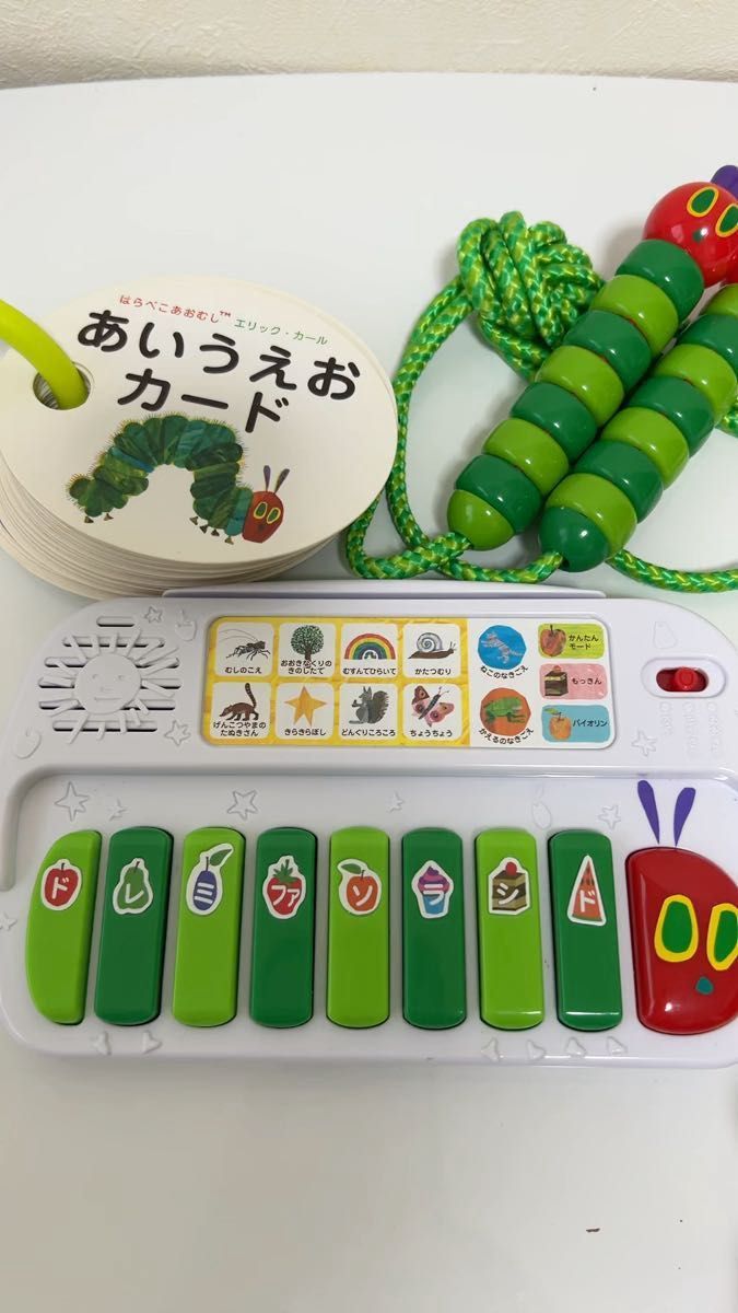 【中古】はらぺこあおむし おもちゃ ピアノ あいうえおカード 縄跳び