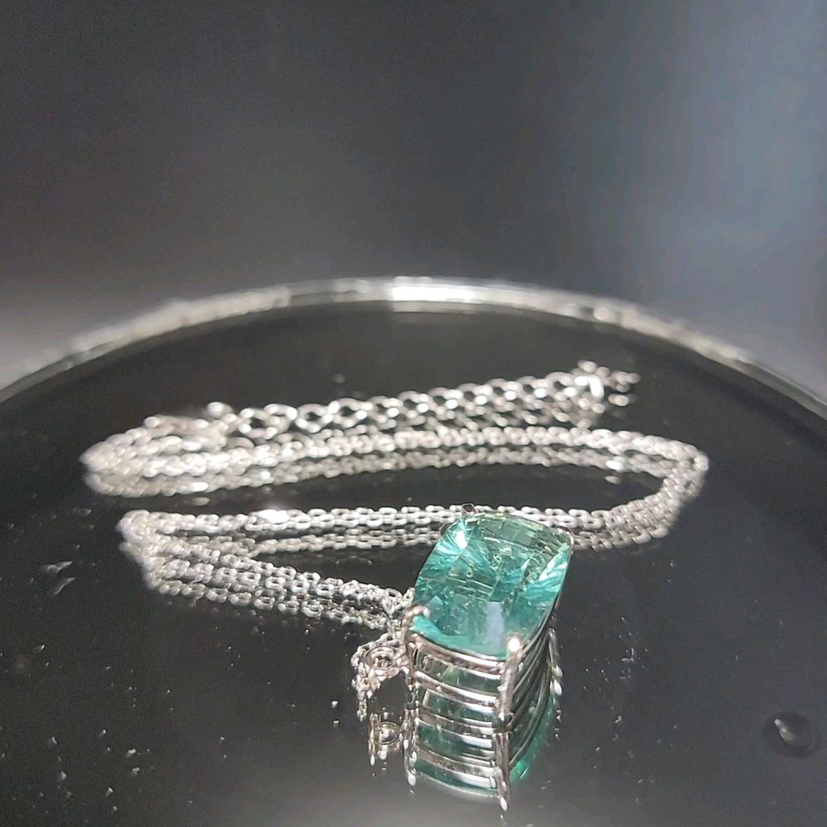 高品質!【新品】グリーンフローライトネックレス silver925 ★ エメラルドグリーン ★ コンケーブカット ★ 宝石クラス