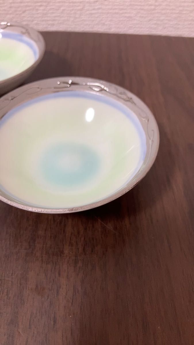 未使用に近い【美しい銀色絵付け】有田焼 アンティーク 色絵 染付 盃 酒器 お猪口 3客 青白磁 希少 銀色絵付け 古美術 小皿