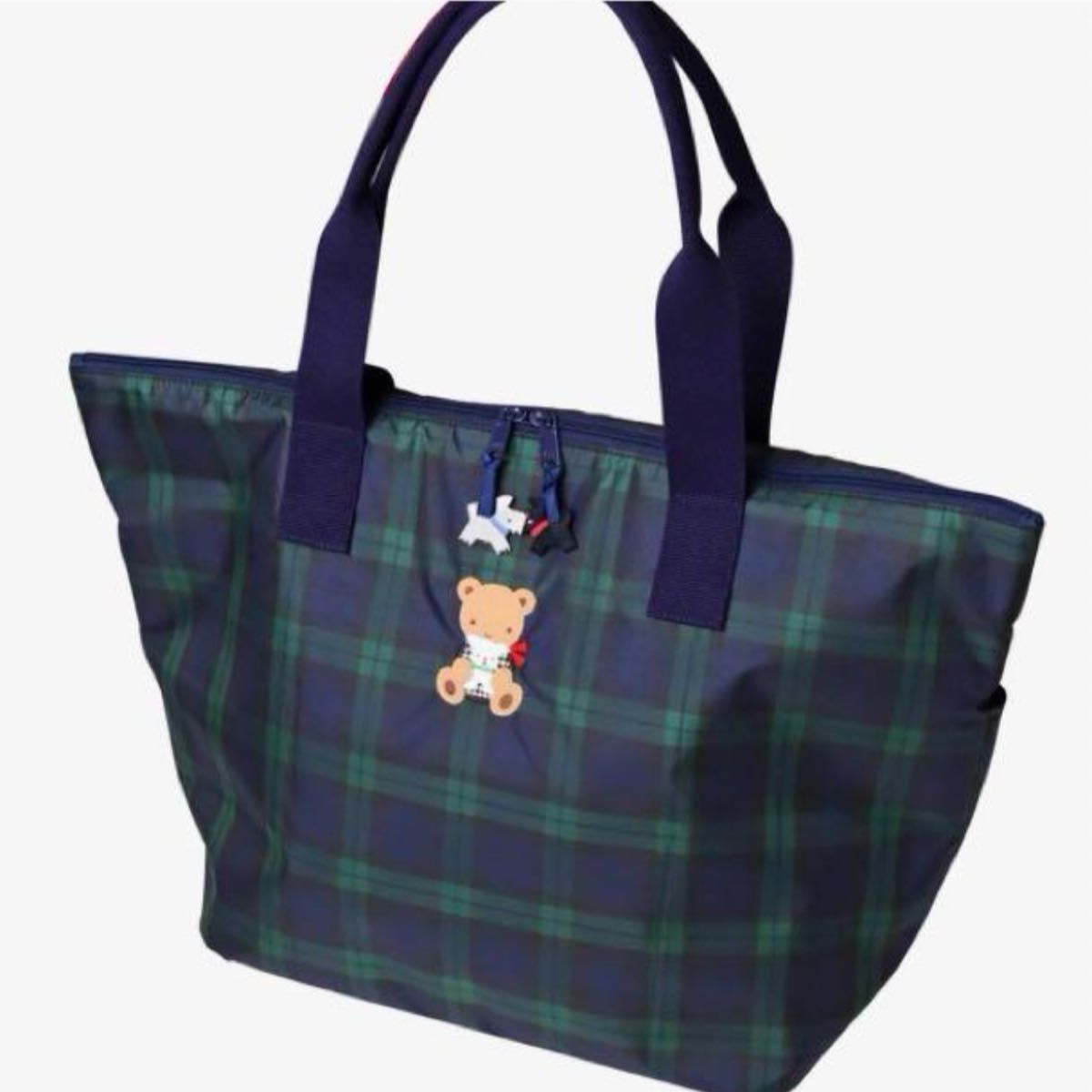 【新品未使用】ファミリア 刺繍付き大容量マザーズバッグ 新品未使用 ファミリア 公式完売 可愛いマザーズバッグ 現行品