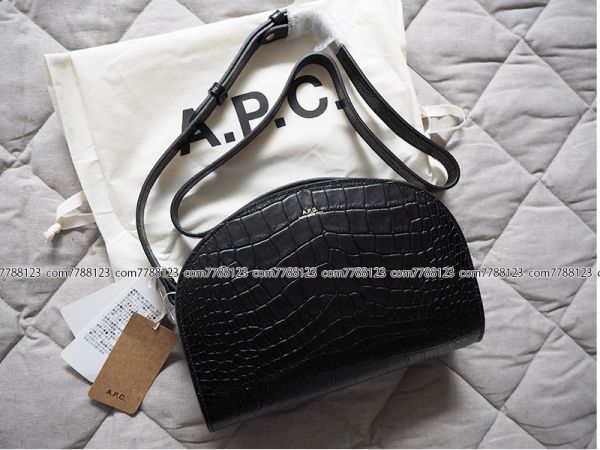 未使用6.2万レア《A.P.C》ハーフムーン 黒 ショルダー バッグdemi lune