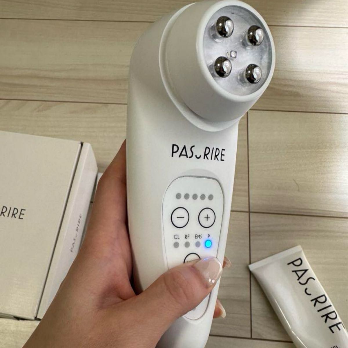 美品】PASURIRE 美顔器 LEDライト付き パスリル 美肌 毛穴 美品】PASURIRE 美顔器 LEDライト付き パスリル 美肌 毛穴