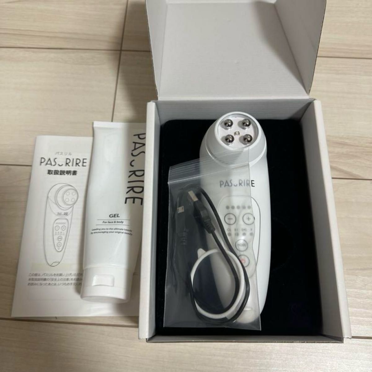 美品】PASURIRE 美顔器 LEDライト付き パスリル 美肌 毛穴 美品】PASURIRE 美顔器 LEDライト付き パスリル 美肌 毛穴