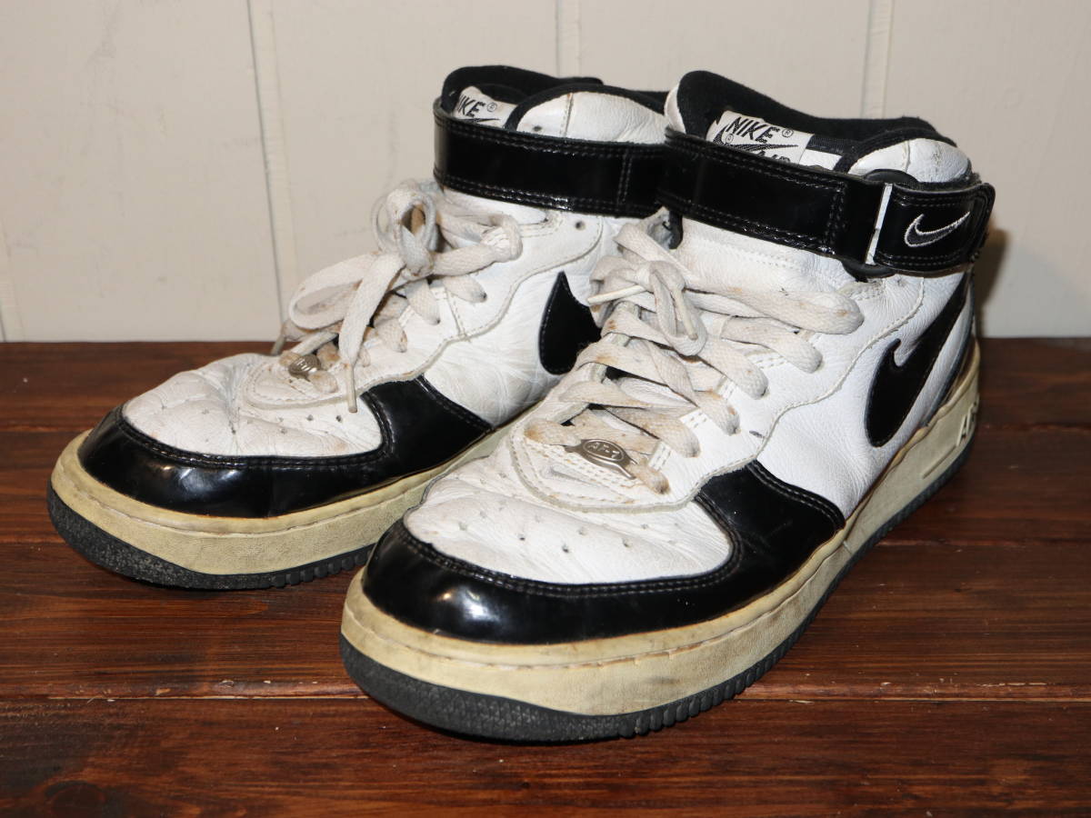 2001年製　ナイキ　NIKE　AIR FORCE 1 MID　エアフォース　624039 101　28cm ／　エアフォース１　スニーカー　白　黒　エナメル_画像1