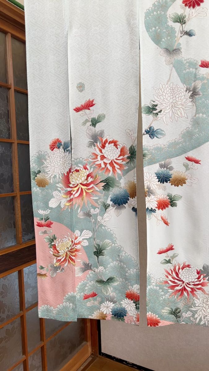 菊の花柄が美しい暖簾 横〜125丈〜114!