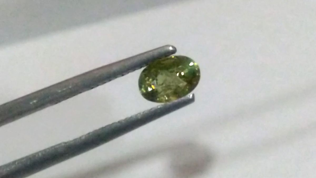 マダガスカル産 0.62ct デマントイドガーネット オーバル ルース