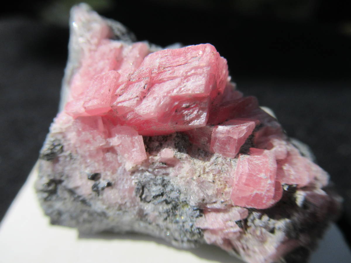 コロラドのロードクロサイト蛍光鉱物付き母岩_画像2