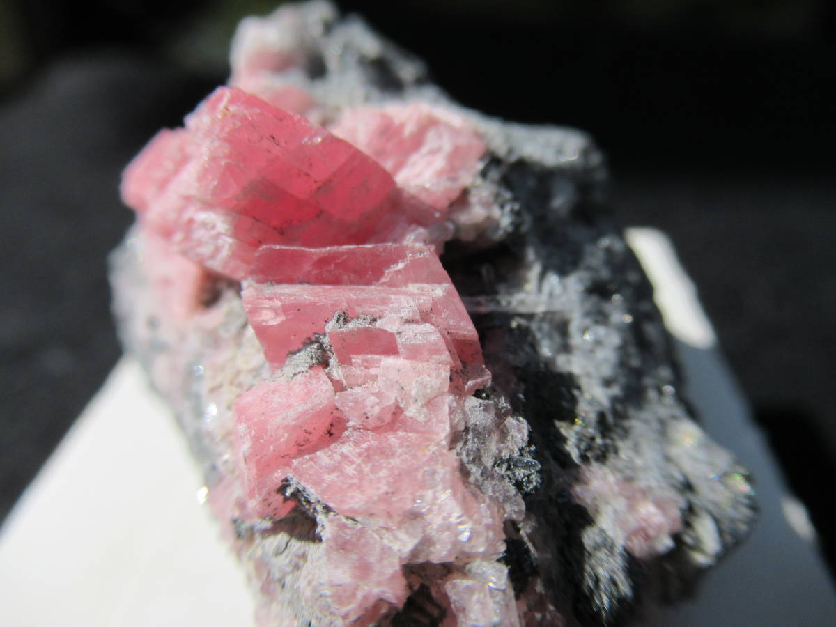 コロラドのロードクロサイト蛍光鉱物付き母岩_画像3
