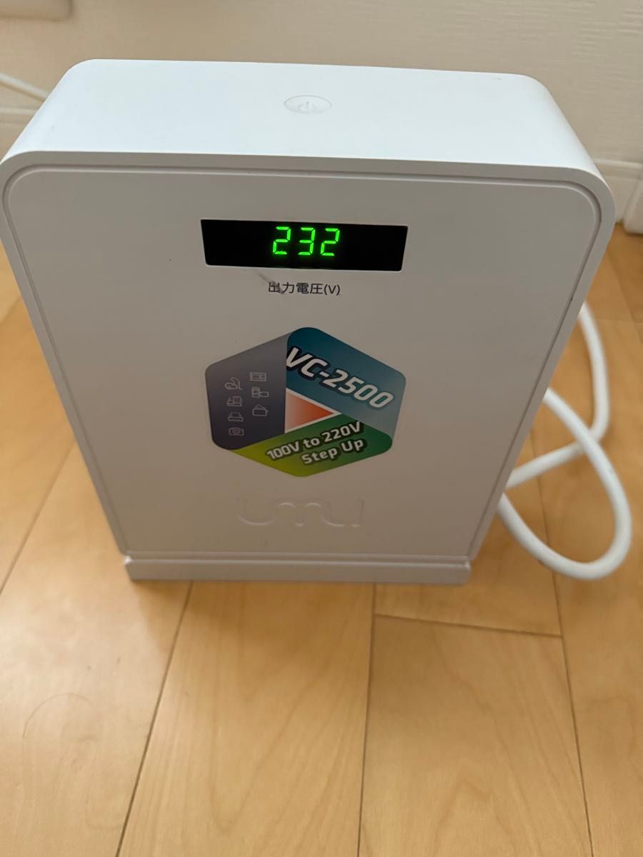 UMIVC 2500W 小型変換器 UMIVC 2500W 昇圧器 昇圧機 100V/110V to 220V/240V 2500VA
