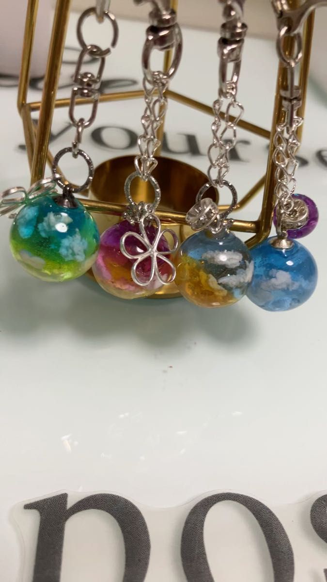 レジン アクセサリー 球体 キーホルダー キーリング バックチャーム 青空 雲レジン 4点セット まとめ売り ハンドメイド