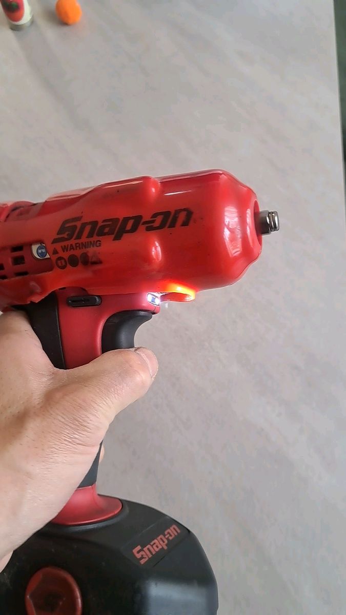 スナップオン 18Vコードレスインパクトレンチ本体のみ