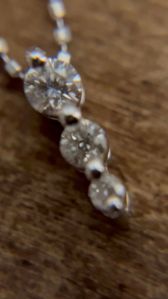 k18 WG 天然ダイヤモンド0.2ct 三連ネックレス 美品!