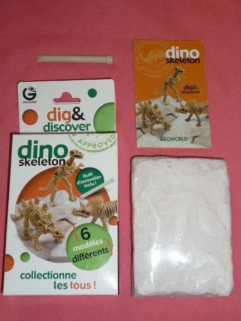 激レア！2012年 ジオワールド Geoworld Dig & Discover Dino Skeleton 恐竜発掘 恐竜 フィギュア☆