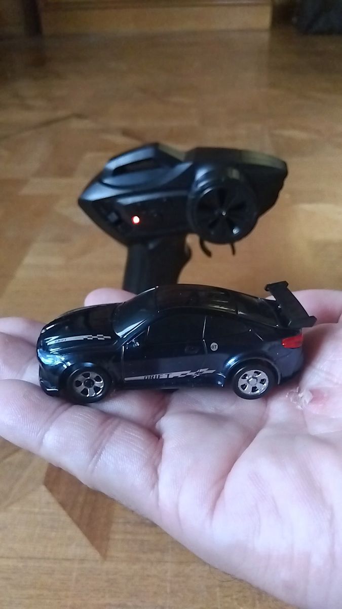 デスクトップ ドリフト・カー 4WD 1:64 2.4GHz RC ラジコン