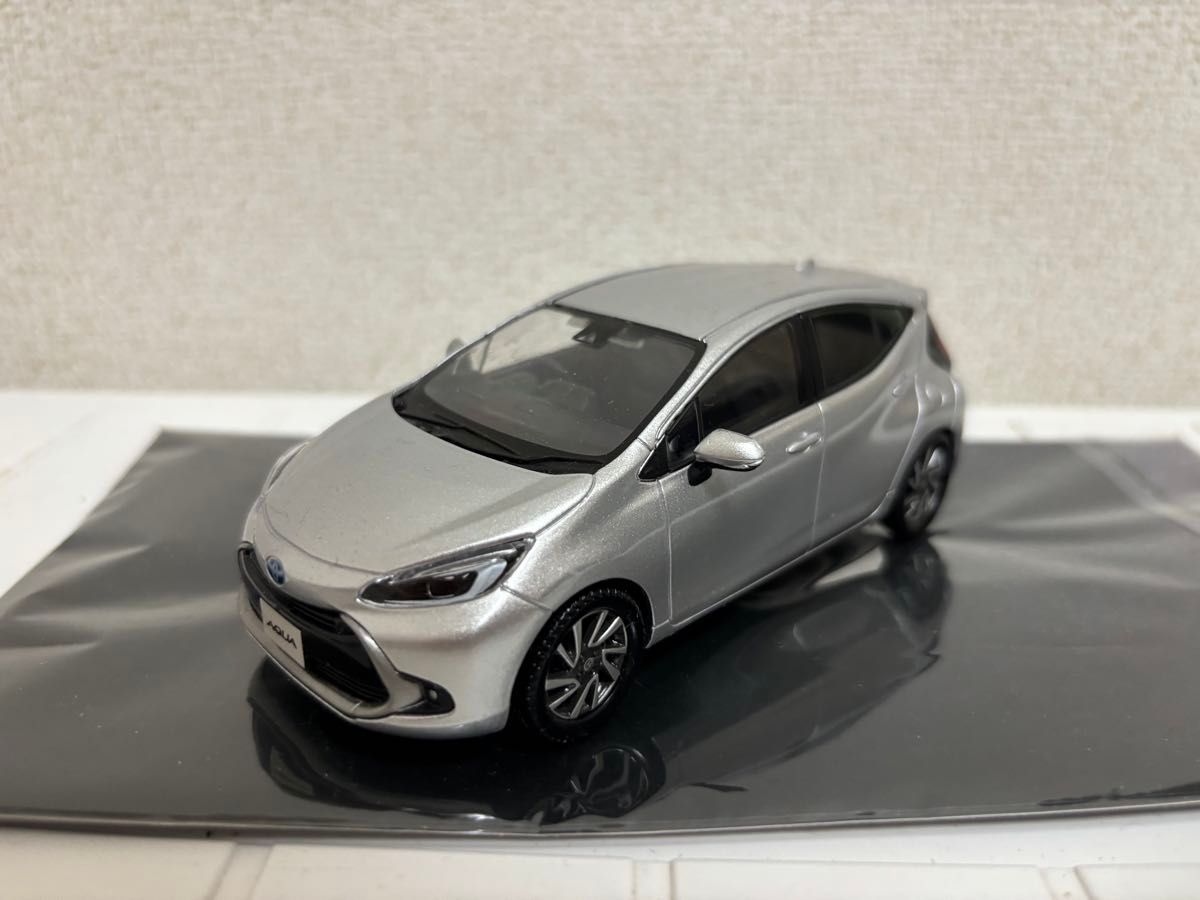 トヨタ AQUA アクア ミニカー ③ 1F7 シルバーメタリック 銀色 トヨタ AQUA アクア ミニカー ③ 1F7 シルバーメタリック 銀色