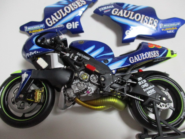 即決　PMA ミニチャンプス製 1/12 ヤマハ テック3 YZR500 2002年MotoGP №56 中野真矢 ゴロワーズ仕様_画像6