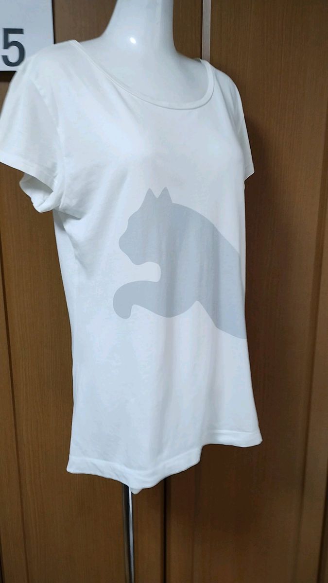 プーマ半袖Tシャツ US S ホワイト 広めの衿開き チビ袖 前後にまたがるPUMAプリントがステキ!