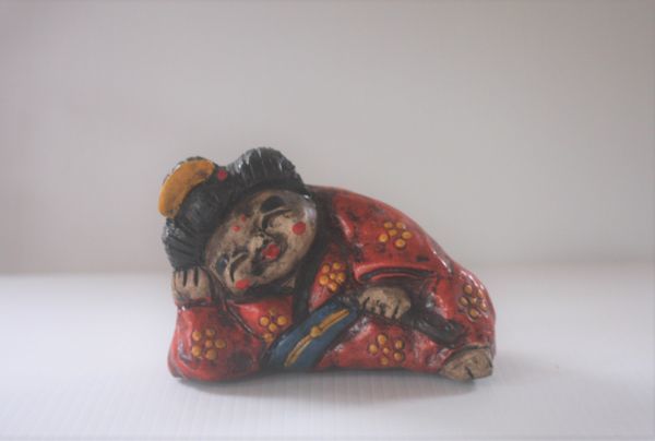 土鈴 ごろ寝の女◆鈴 郷土玩具 日本人形 民芸品 時代人形 創作　味のある土鈴の置物_画像1