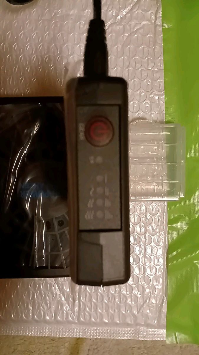 【ジャンク品】ミドリ安全 空調服バッテリー2個 充電コード 電卓 ※)通電はするが、エラーランプが点滅して充電できない