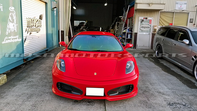 ferrariフェラーリf430 パーツ F-1スパイダースクーデリアキッキングプレートプロテクションフィルム左右傷防止エントランスプレート保護_フロントガラスフィルム施工もしています