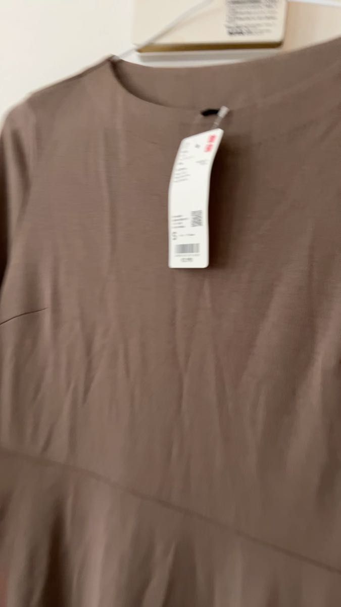 新品 ユニクロ 長袖 フレアロングワンピース