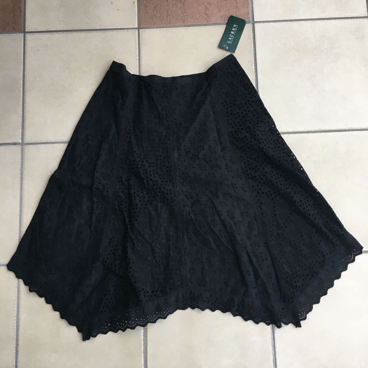 新品タグ 未着 LAUREN RALPH LAUREN ローレン ラルフローレン 綿100 EYELET SKIRT サイズ4 S～M 黒 定価、19.000+税_画像2