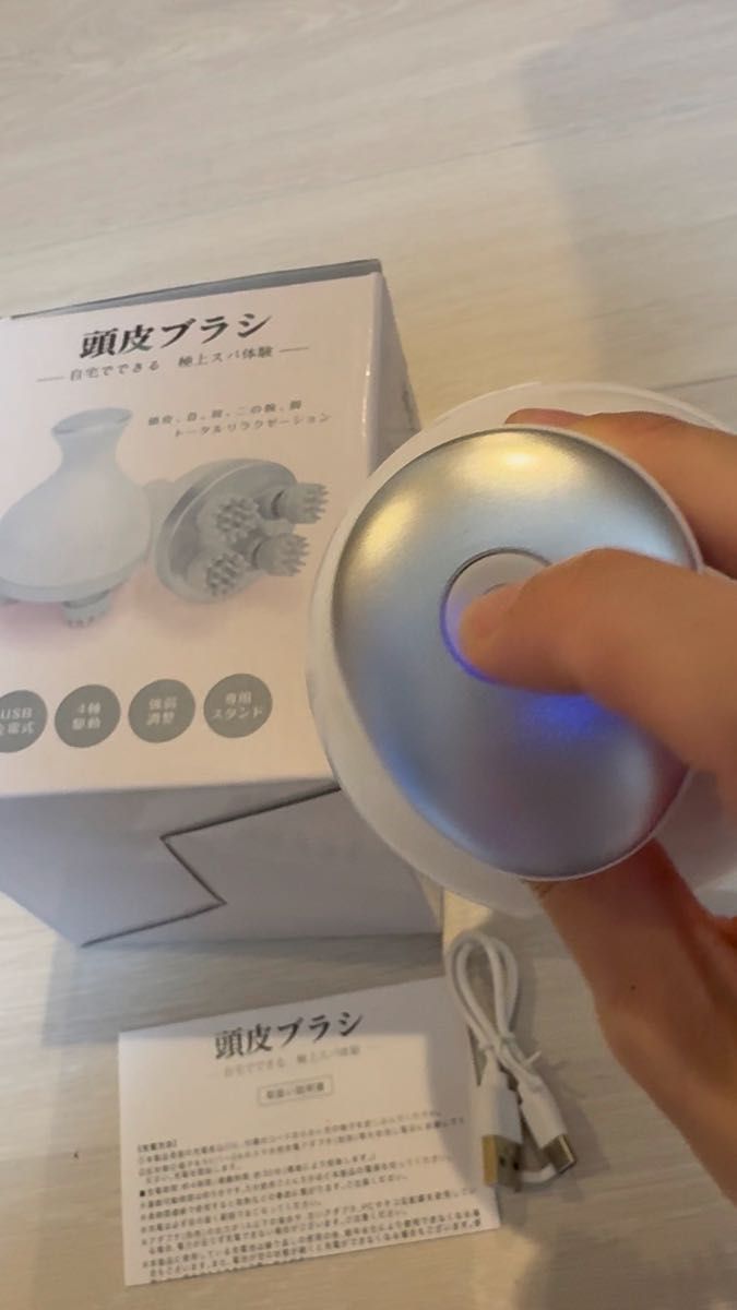 電動頭皮ブラシ 【最新3Dテクノロジー搭載】 ヘッドスパ 頭皮ケア 頭皮エステ 4種類動作モード 3D振動 コードレス