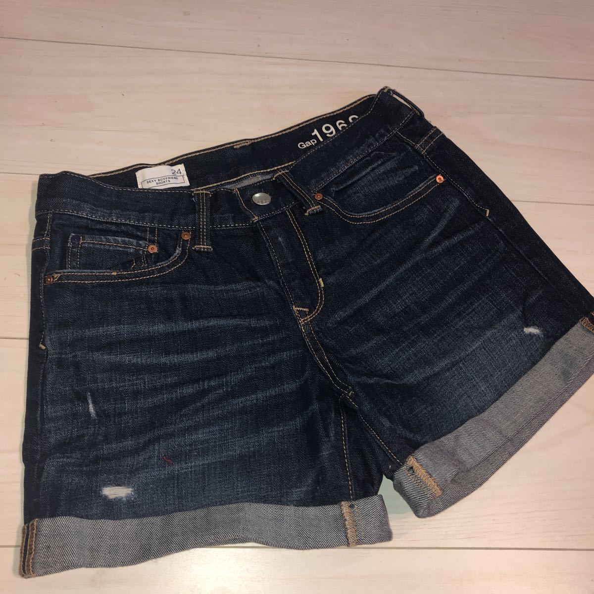 Gap Gap Denim шорты женский sexy The Boy Friend S/757130-00 V/000817 размер 24 повреждение обработка индиго голубой 