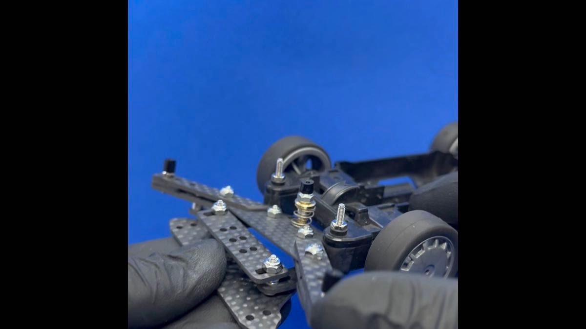【ミニ四駆・MSシャーシ用】1軸リヤアンカー+ローラーアンダーガード ブラックアウト/フルカーボン【19mmローラー対応】