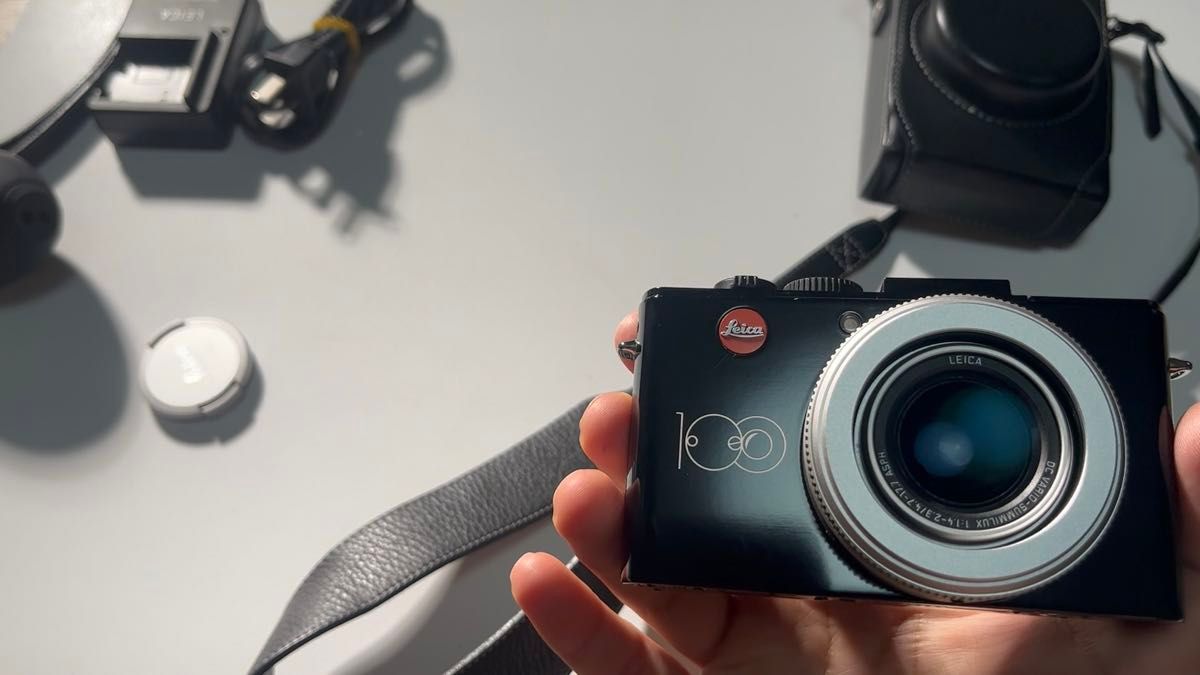 【美品 完動品】D-LUX 6 100周年 デジタルカメラ シルバー ライカ Leica 超希少品 100周年専用のケース付き