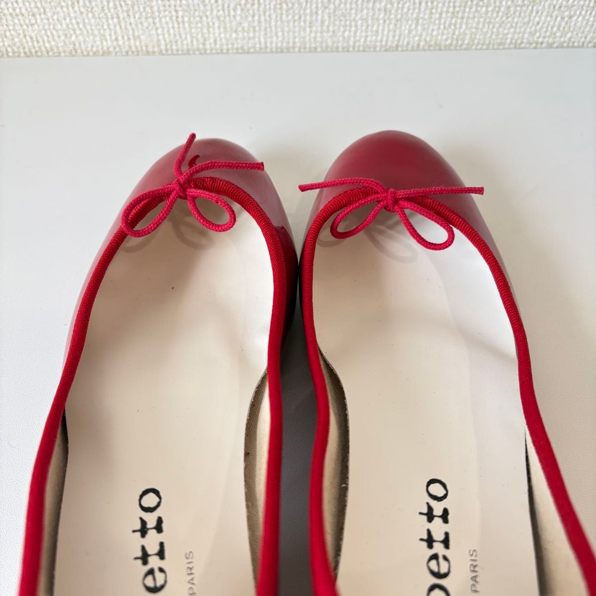 極美品 repetto レペット 36 23cm 赤色 エナメル リボン