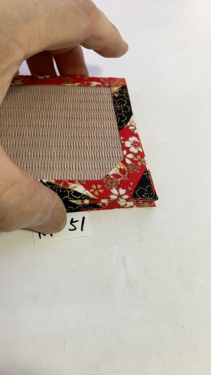 ピンクメセキ畳に可愛い赤花柄のコースター4枚組 R7-51