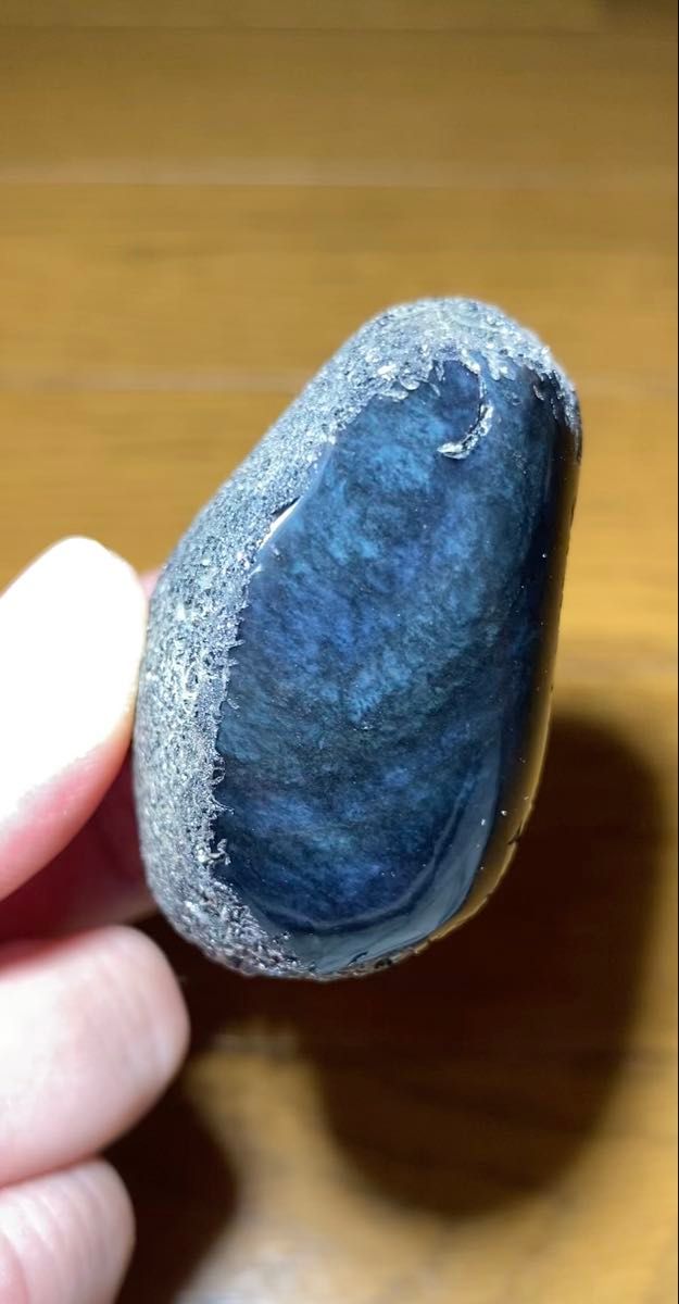 希少石・十勝石【深海の様な青色玲瓏】天然オブシディアン 北海道産 原石磨き済み