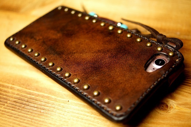 ハンドメイド サドルレザー ショルダースマートフォンケース ハンドメイド サドルレザー ショルダースマートフォンケース