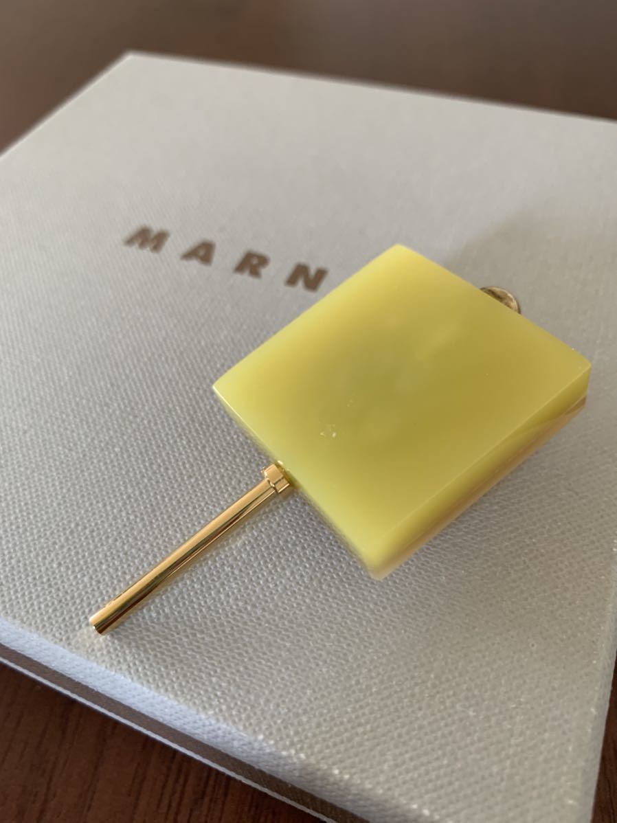 マルニ ブローチ　黄色　イエロー　アクセサリー　ゴールド　樹脂　MARNI_画像2