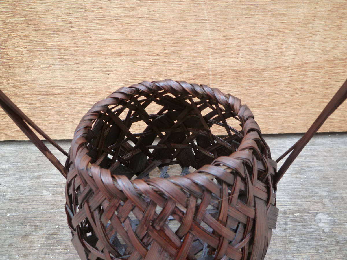M6963 Vintage hand made basket . flower vase width 20cm inside 16cm height 35cm Yupack 80 size (0205)