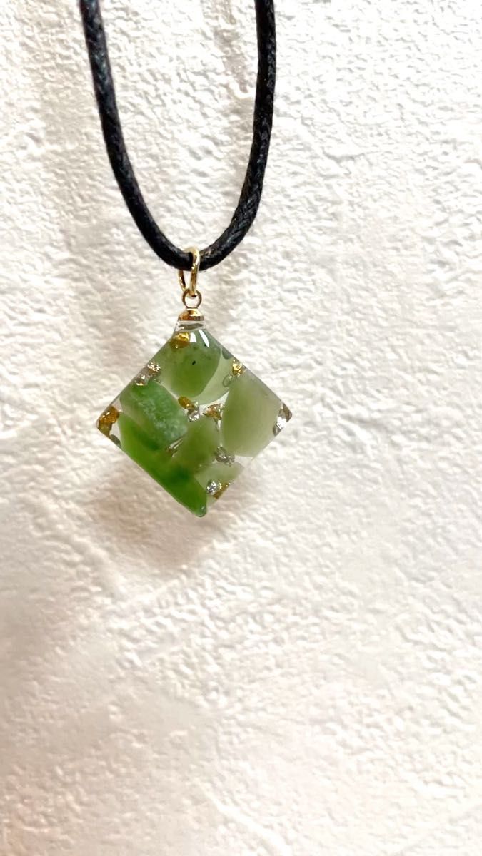 ハンドメイド レジンネックレス 天然石 ネフライト グリーン