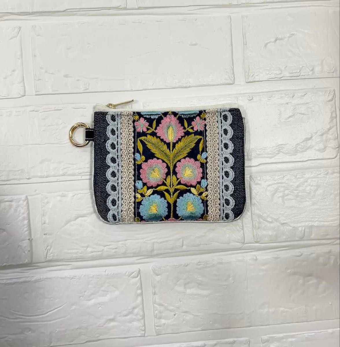 インド刺繍リボン デニム ミニポーチ コインポーチ 小物入れ ハンドメイド 丸カラビナ付き ポーチ