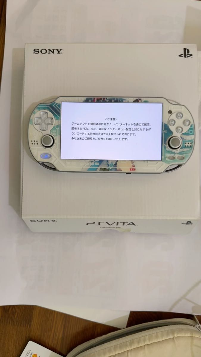 PlayStation Vita PCH-1100 ABZ1 初音ミク