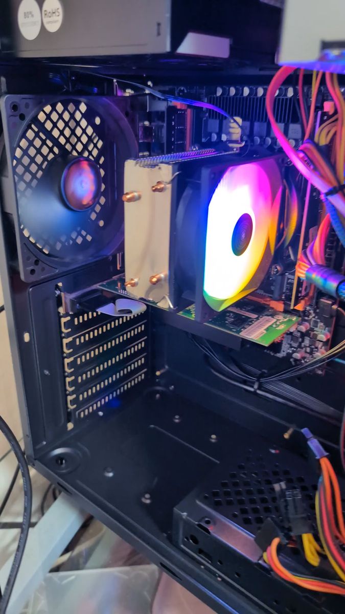 自作PC lntei Xeon E5-2680 v4 14コア 28スレッド メモリー16G