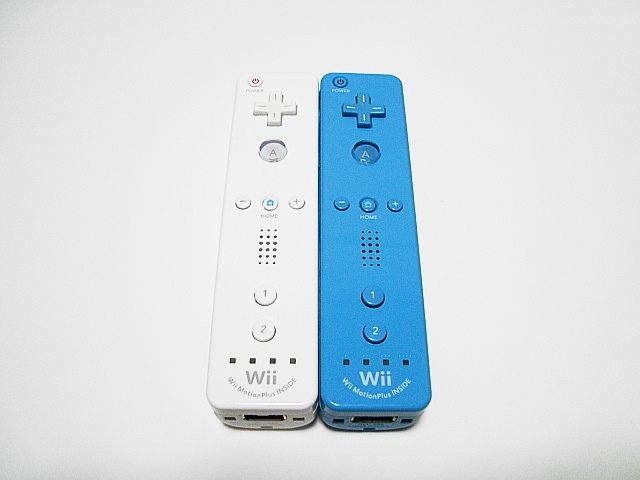 即決 Wii リモコンプラス シロ + アオ 2個セット リモコンジャケット ストラップ_画像3