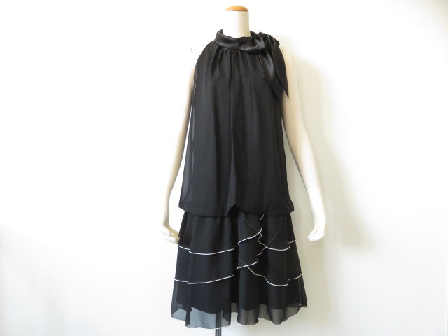 ■新品同様上質美品【COMME CA ISM】コムサイズム 袖なしブラックフリルワンピース9号M毛婚式 二次会セレモニーワンピース c139