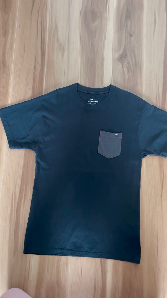 お洒落 NIKE ブラックポケット付き Tシャツ Mサイズ ウェア