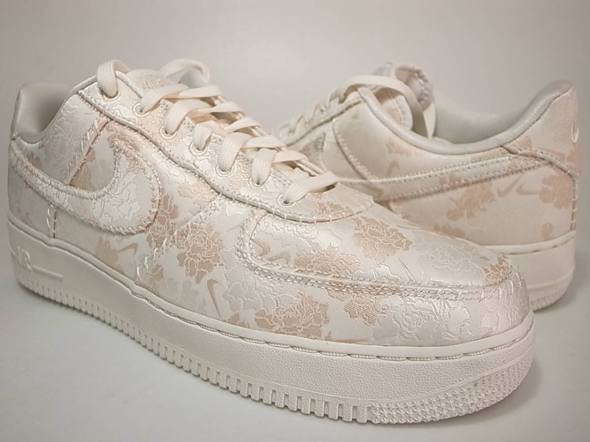 [ free shipping ]NIKE AIR FORCE 1 \'07 PRM 3 Air Force 1 premium floral print swoshuSWOOSH pearl satin AT4144-100 US12/30cm new goods 